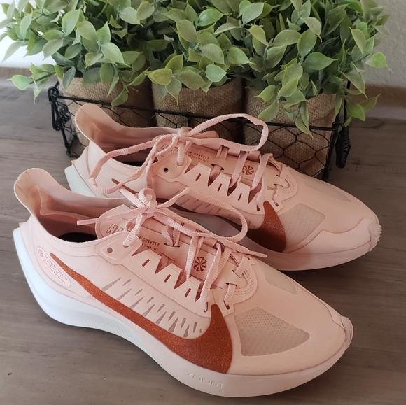 Womens Nike Zoom Gravity Pink Sneakers - Picture 2 of 7